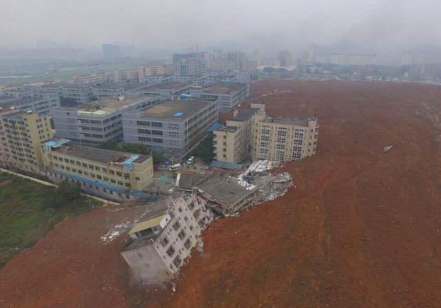 深圳光明新区滑坡大救援:900余疏散群众已妥善安置