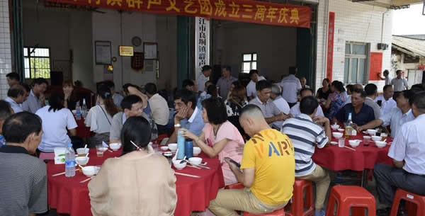 良垌镇群声文艺团举行三周年庆典活动