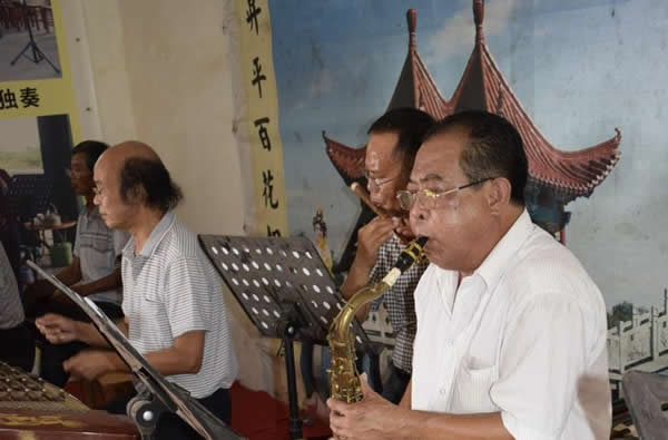 良垌镇群声文艺团举行三周年庆典活动