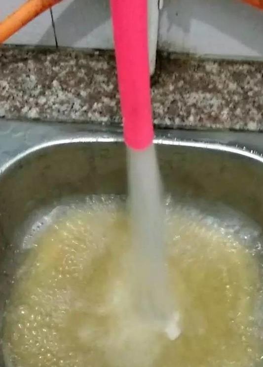 良垌43户人家长期饮用“黄泥水”,看到想呕
