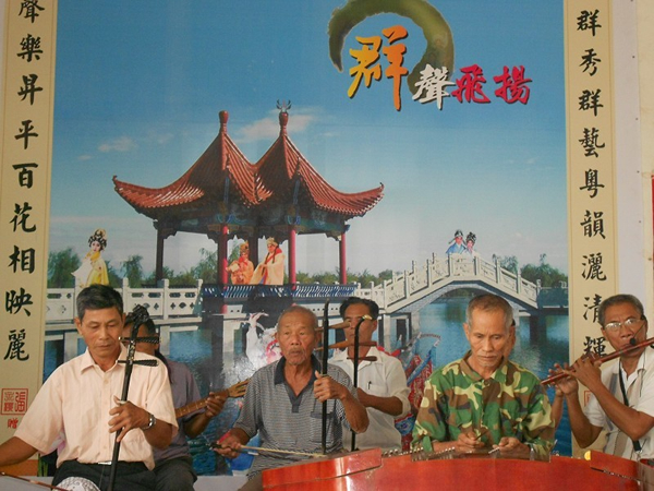 張永標為良垌鎮群聲文藝團贈詩