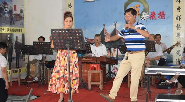 良垌镇群声文艺团举行三周年庆典活动