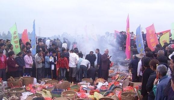 2010年热闹非凡的良垌镇鲤鱼墩全氏祭祖