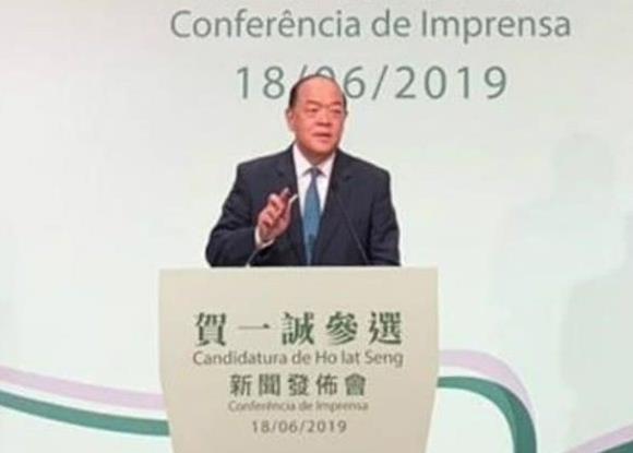 澳门特区选举第五任行政长官 贺一诚以392票当选