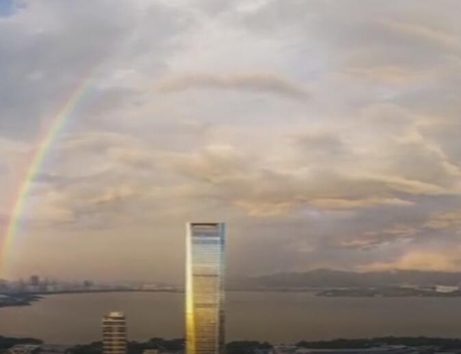 一条链接深圳和香港的超级彩虹刷爆了朋友圈，来欣赏多浪漫