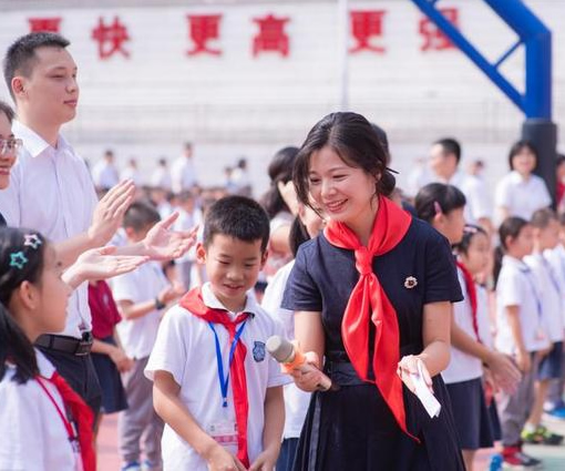 设“粤语日”传承方言！华师附小逢周四全体师生讲粤语