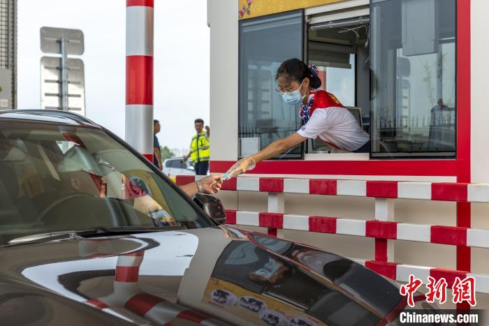 汕湛高速公路吴川支线通车 将连通粤西新空港