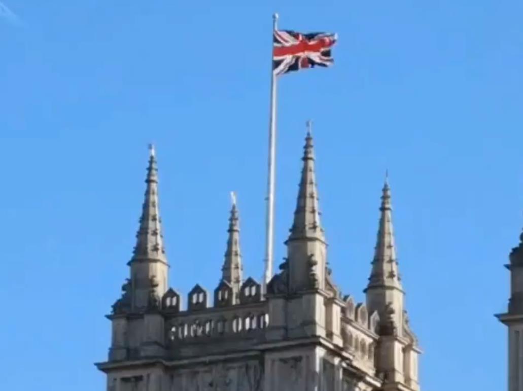 网民称部分港人移民英国买楼放租哄抬房价，可能引起当地人唾弃