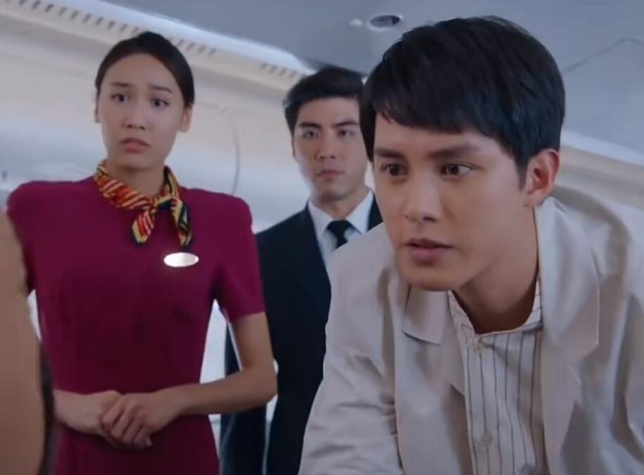 《你好，我的大夫》2023，中医师一眼睇出乘客有心脏病（耳朵有折痕），神奇急救术起死回生