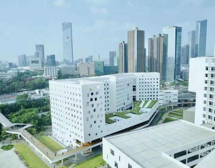 传媒行业发展到今时今日已经基本被互联网淘汰，报纸冇人买，各省电视台穷到卖药
