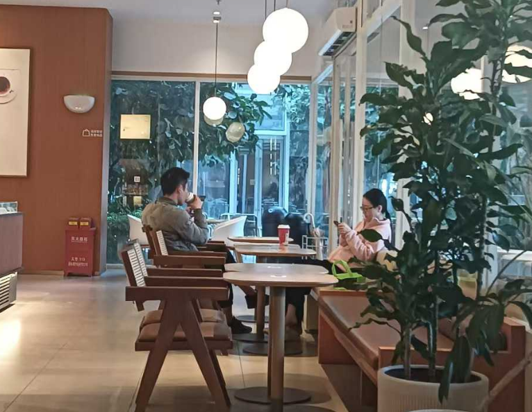 年轻人频繁跳槽和转行系自我认知不足，没有找到自己的兴趣和理想