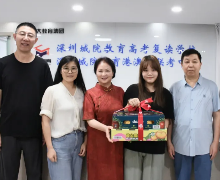 深圳城院教育优秀学子携家人返校，这份惦念暖了整个校园