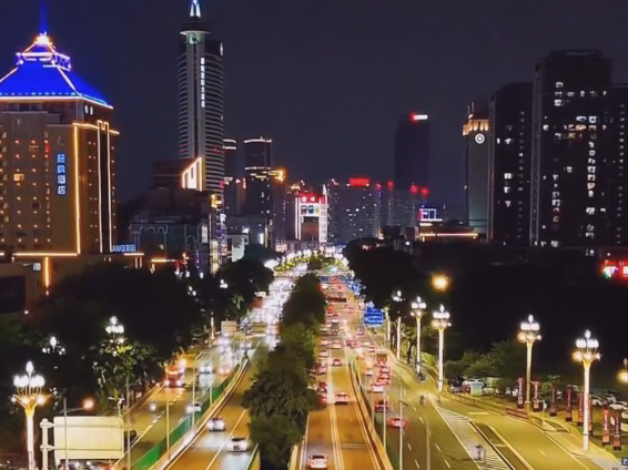 东莞厚街镇夜景，一个比内地大部分县域GDP都高的乡镇