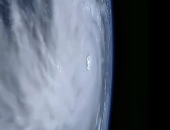 NASA卫星拍摄的超强台风“桦加沙”，面积比广东省还要大