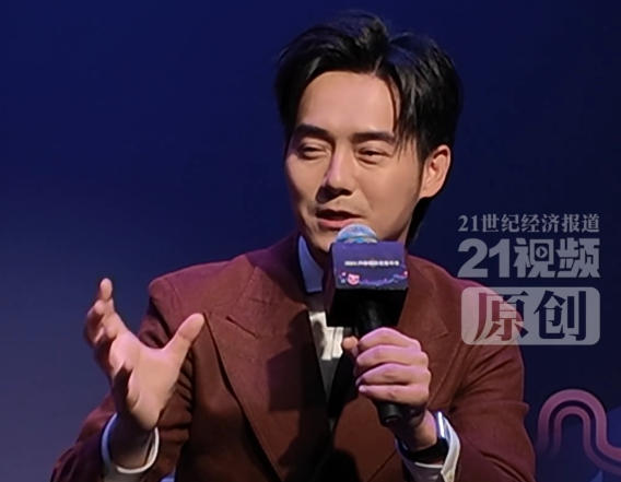 张弛分享粤语之美：读粤语歌词就跟唱歌一样