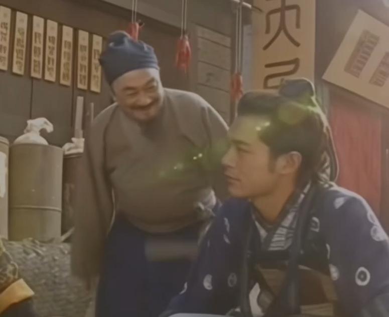 2000年剧版《寻秦记》搞笑时刻：项少龙点餐睇不明小篆字体，用花盆食饭