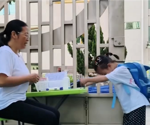 佛山幼儿园礼仪，用粤语行礼系必修