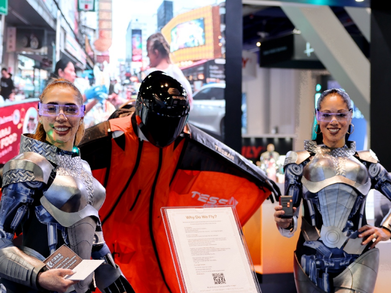 深圳人本国际科技服饰有限公司翼装飞行服闪耀美国CES