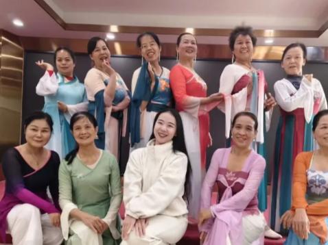 蓝粤网广西粤语总部陆海德老师：南宁三益公益老年大学30节课